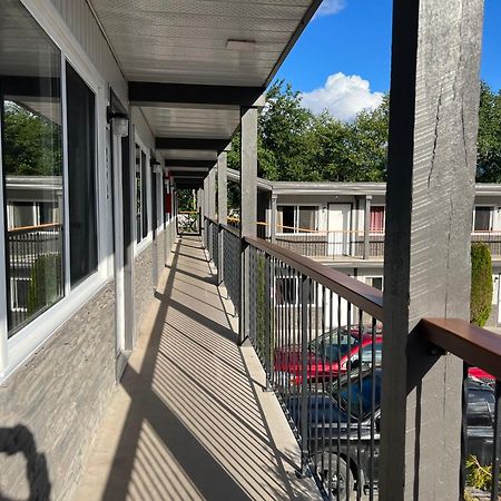 Chalet Inn Kitimat Εξωτερικό φωτογραφία