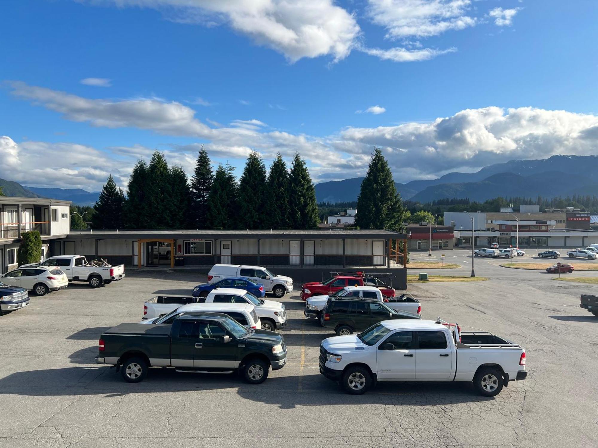 Chalet Inn Kitimat Εξωτερικό φωτογραφία