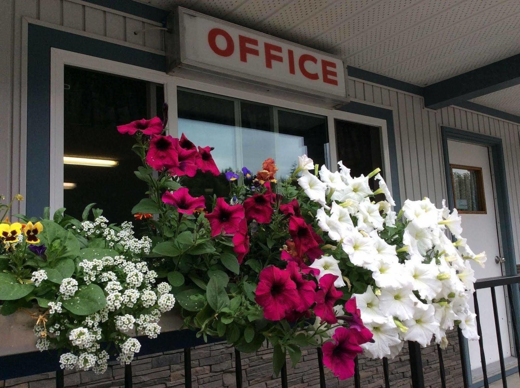 Chalet Inn Kitimat Εξωτερικό φωτογραφία