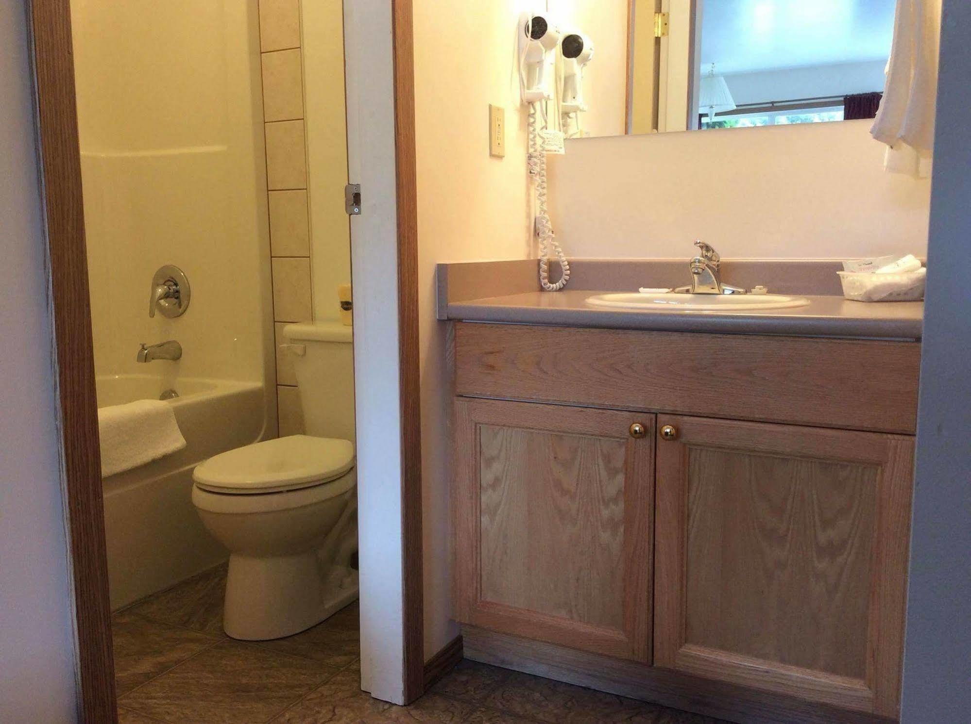 Chalet Inn Kitimat Εξωτερικό φωτογραφία